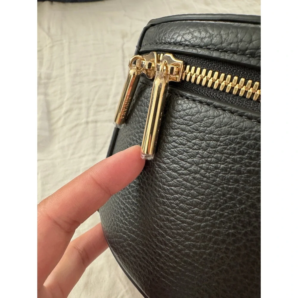 Cuyana Leather Wellness Case Black Pebbled Italian Leather Travel Vanity Bag